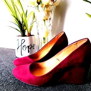 Burgundy wedges